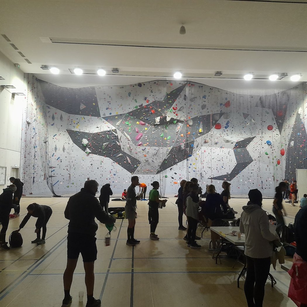 Issy Escalade 1